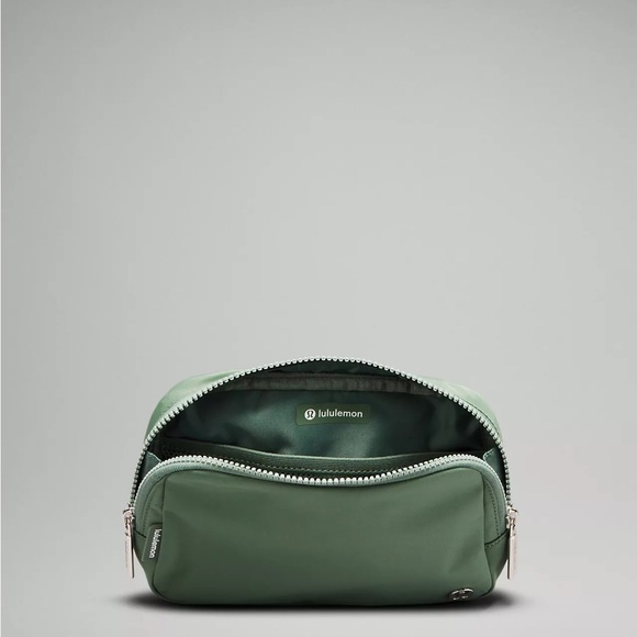 Lululemon Everywhere Belt Bag Large 2L- Grey Eucalyptus - Picture 5 of 6